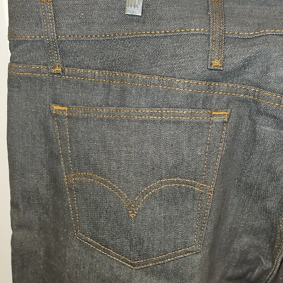 NWT Levi's Men's Dark Gray Relaxed Jeans (48x30) - Picture 3 of 9
